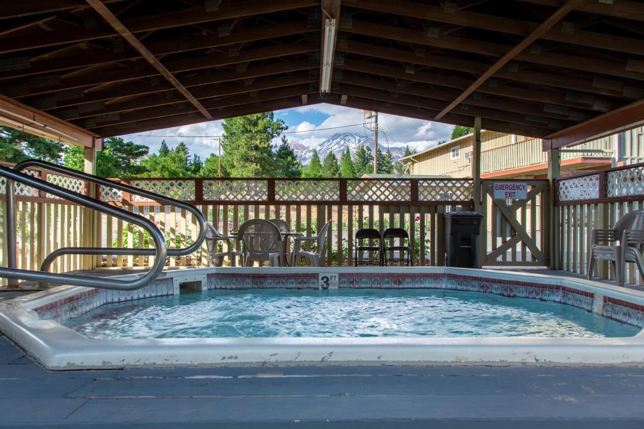 Swiss Holiday Lodge Маунт-Шаста Екстер'єр фото