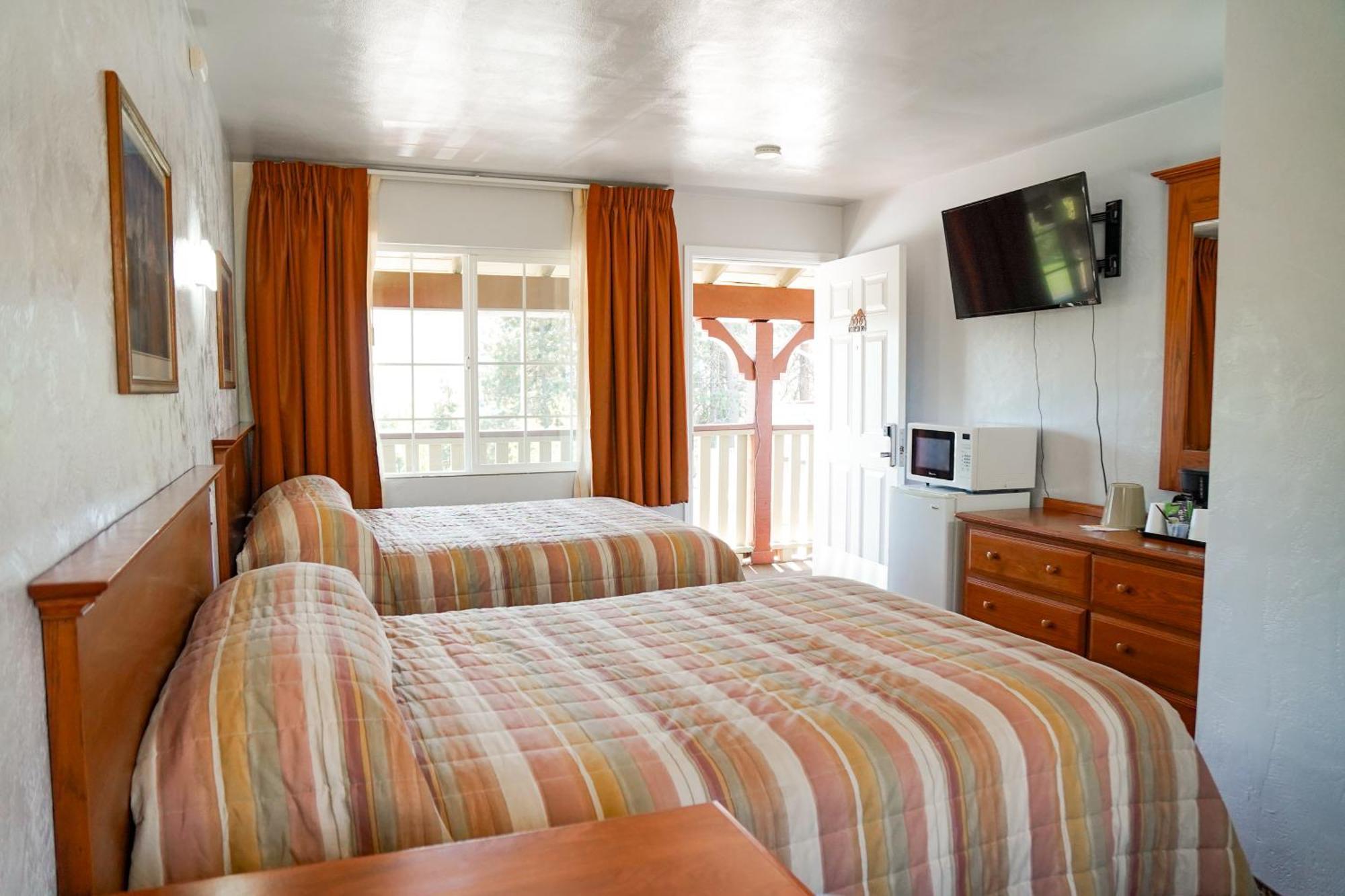 Swiss Holiday Lodge Маунт-Шаста Екстер'єр фото