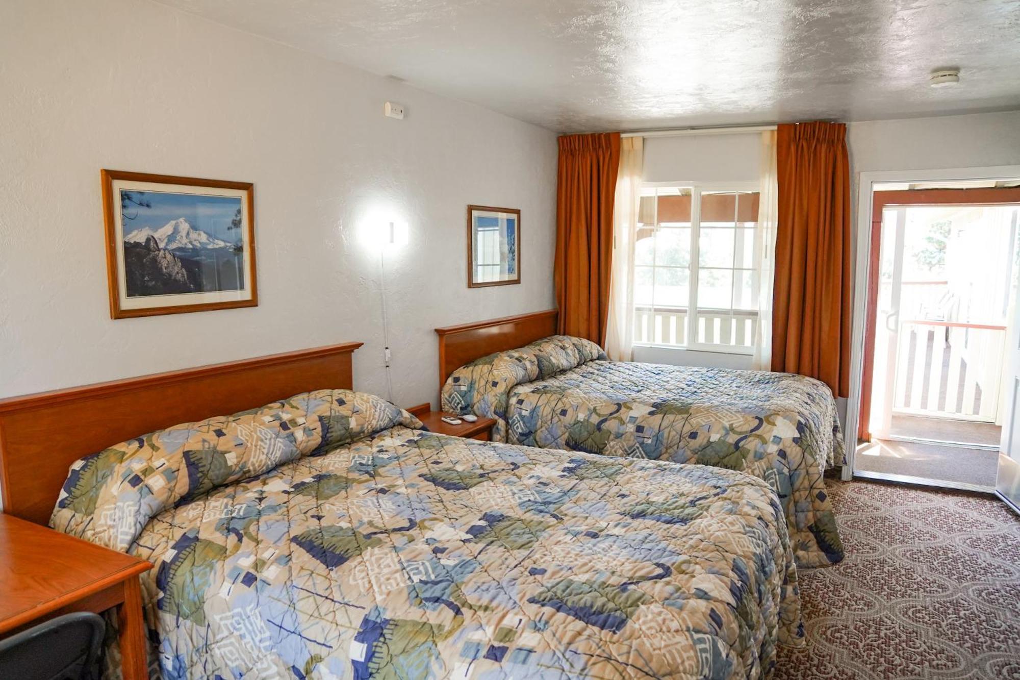 Swiss Holiday Lodge Маунт-Шаста Екстер'єр фото