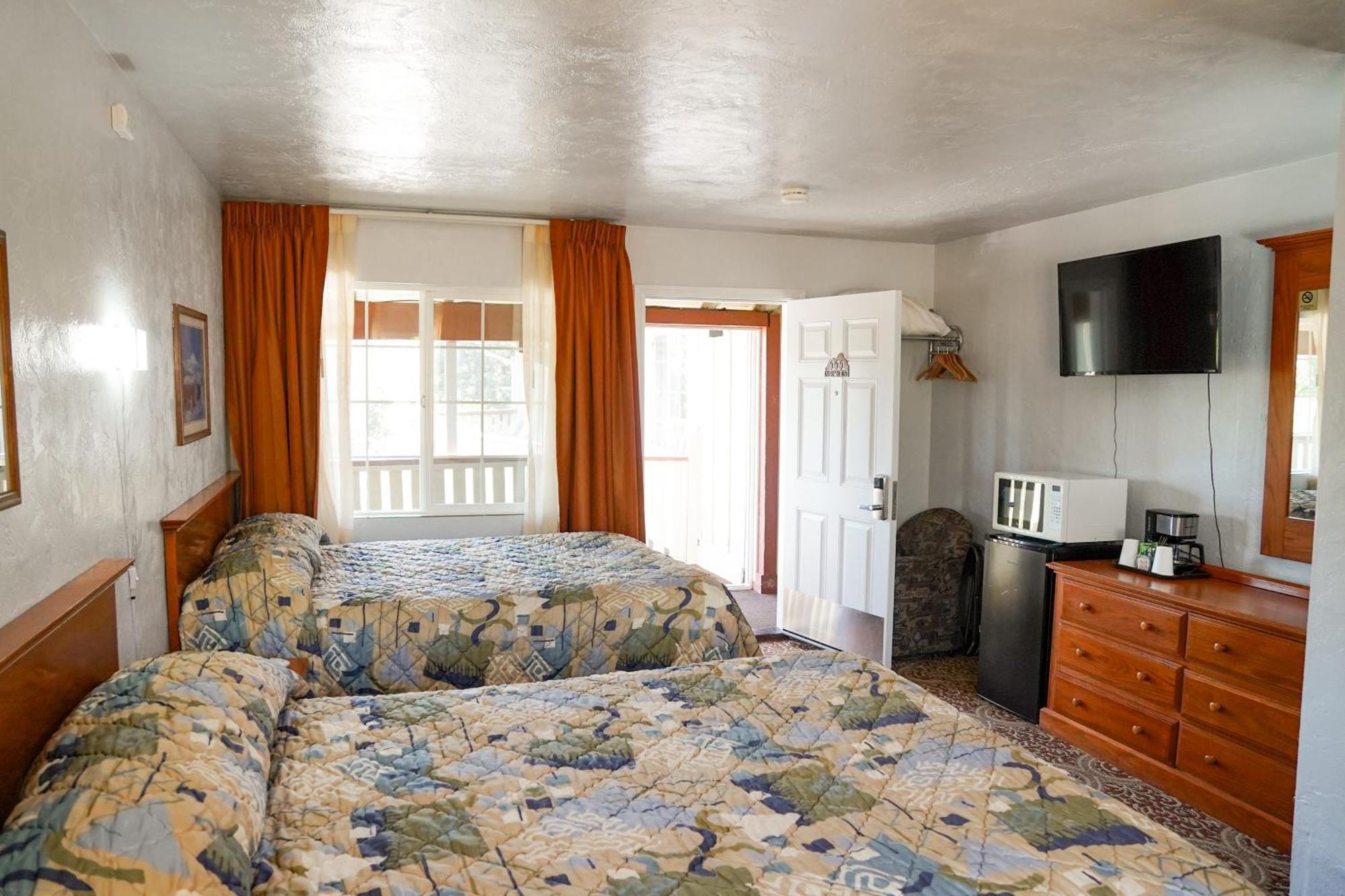 Swiss Holiday Lodge Маунт-Шаста Екстер'єр фото